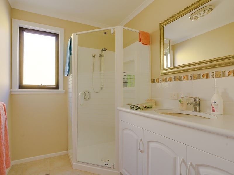 16 Meika Place, Coles Bay TAS 7215