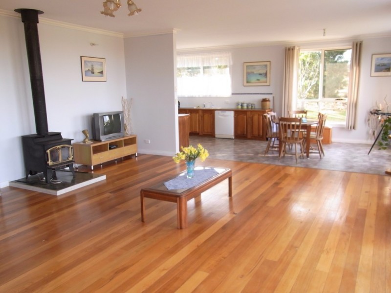 15 Deals Road, Bicheno TAS 7215