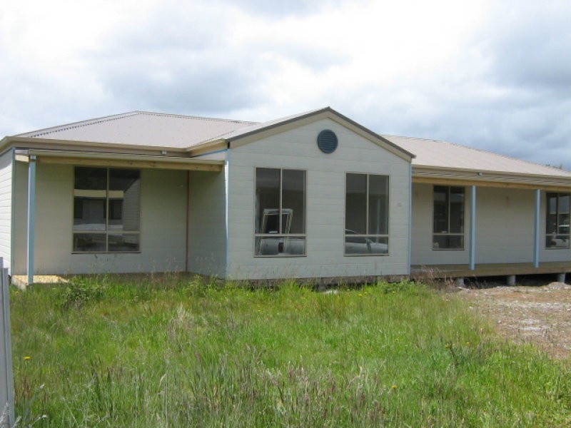 4  and 4a Robinson Street, Zeehan TAS 7469