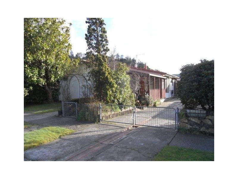 2 Huxley Crescent, Queenstown TAS 7467