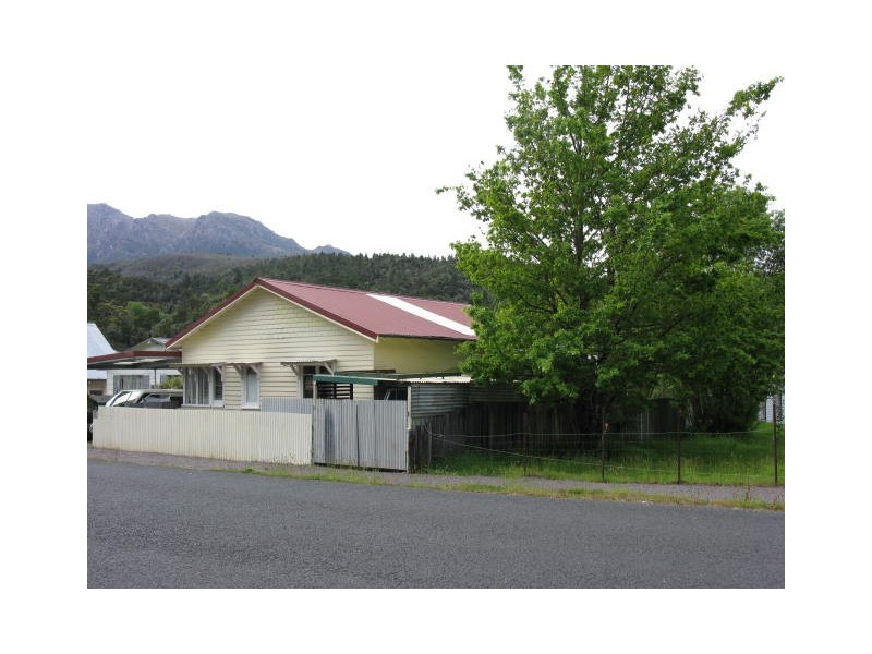 11 Urquhart Street, Queenstown TAS 7467
