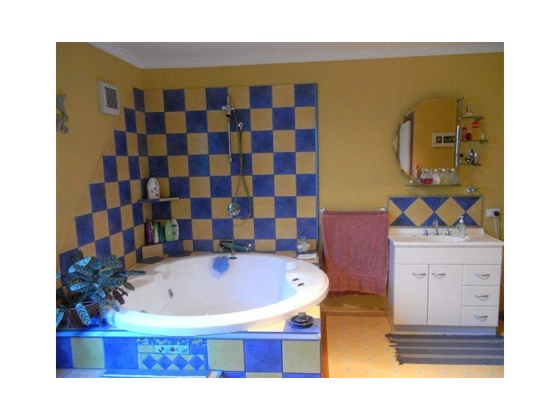 10 Charles Street, Strahan TAS 7468