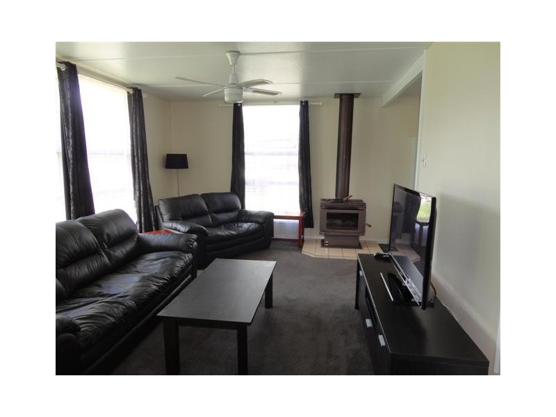 8 Gum Drive, Rosebery TAS 7470