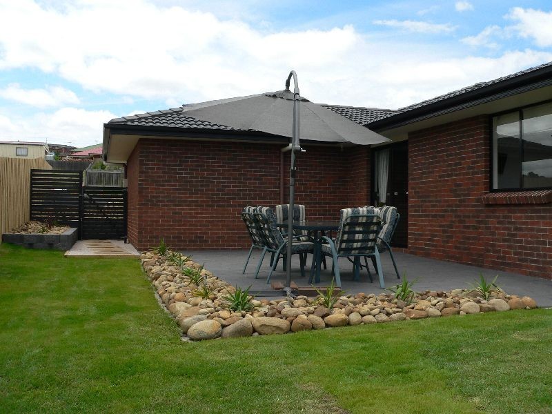 10 Dafnis Drive, Newnham TAS 7248