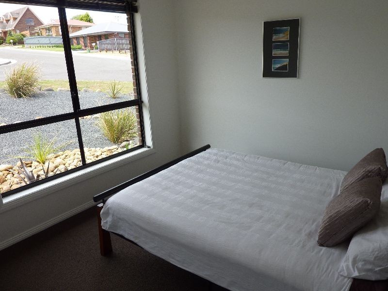 10 Dafnis Drive, Newnham TAS 7248
