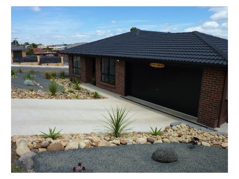10 Dafnis Drive, Newnham TAS 7248