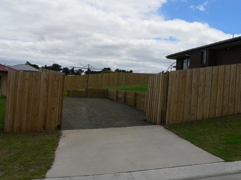 10 Dafnis Drive, Newnham TAS 7248