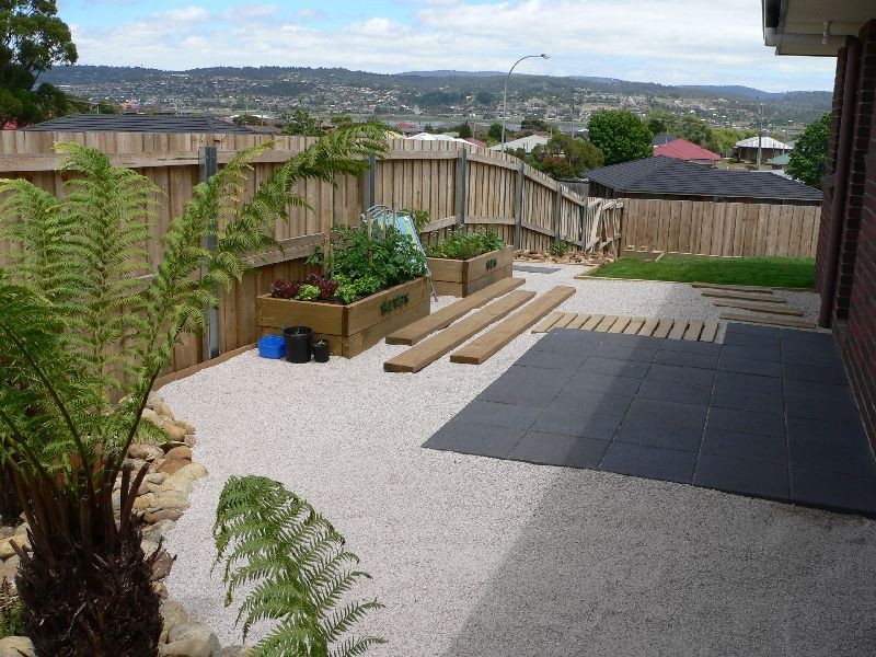 10 Dafnis Drive, Newnham TAS 7248