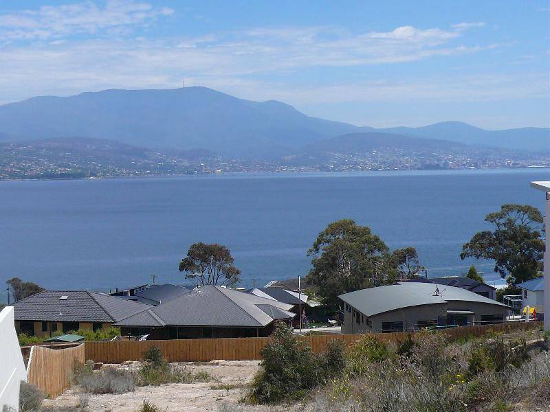 671 Oceana Drive, Tranmere TAS 7018