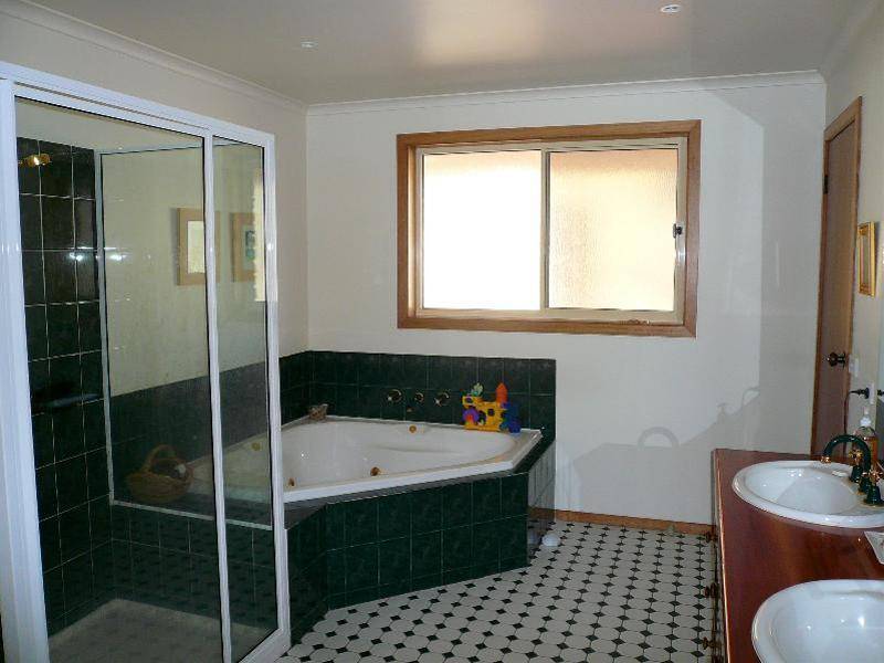 33 Pindos Drive, Tranmere TAS 7018