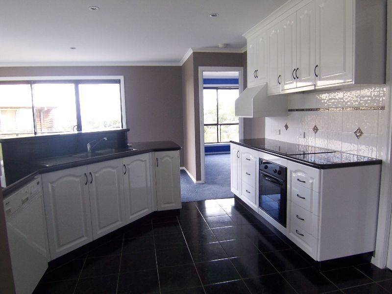 18 Calder Crescent, Blackmans Bay TAS 7052