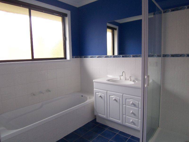 18 Calder Crescent, Blackmans Bay TAS 7052