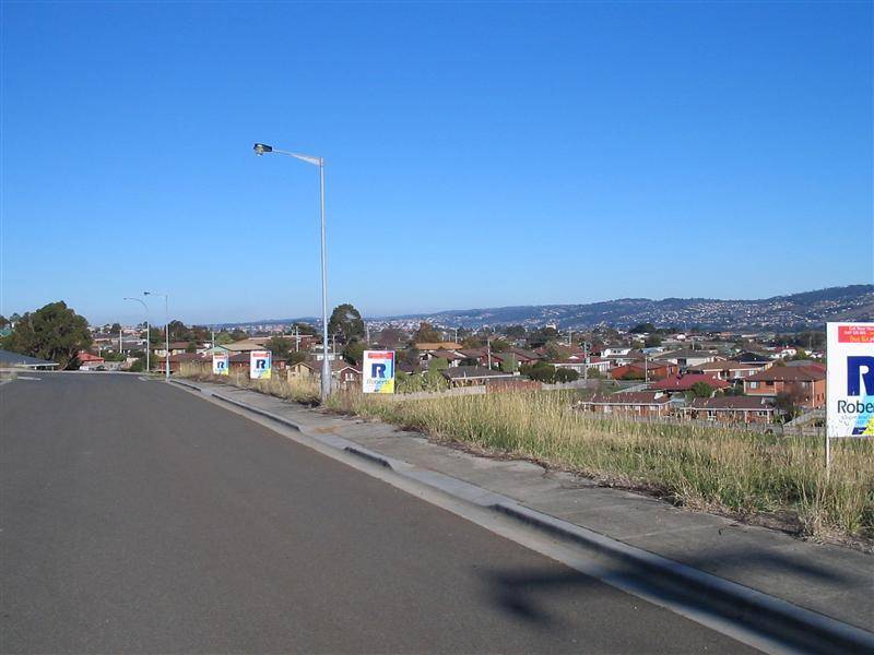 37 Roberts Crescent, Newnham TAS 7248