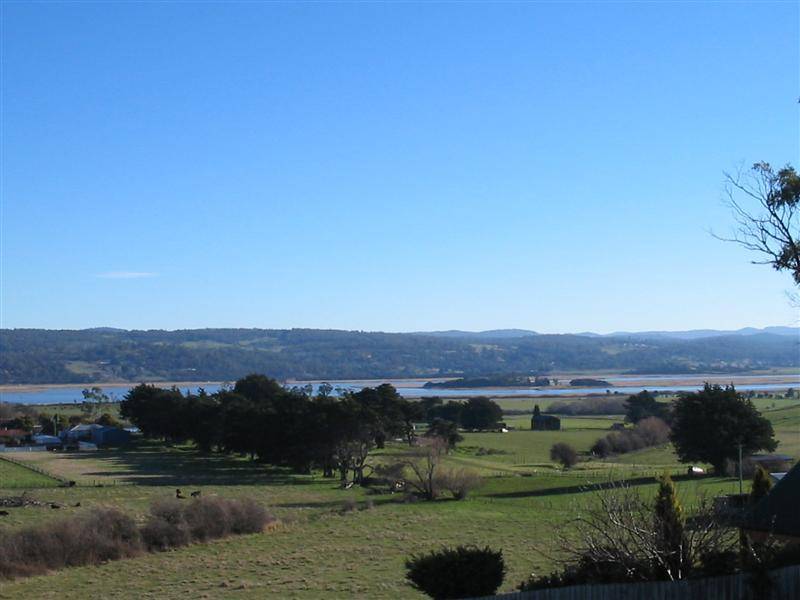 37 Roberts Crescent, Newnham TAS 7248