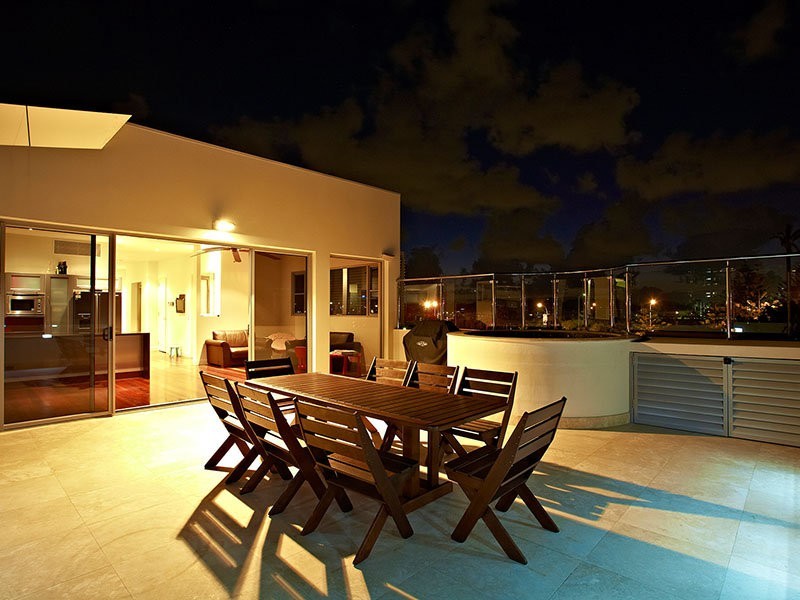 Main Beach QLD 4217