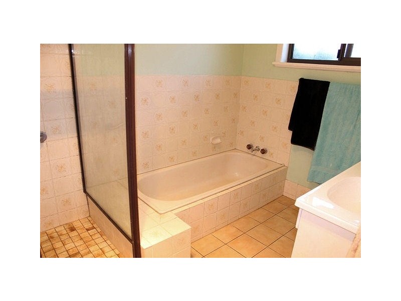 12 Jocelyn Parade, Granville QLD 4650