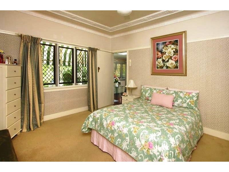 8 Accession Street, Bardon QLD 4065