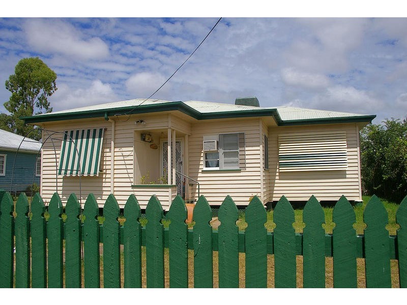 8 Thorley Street, Dalby QLD 4405