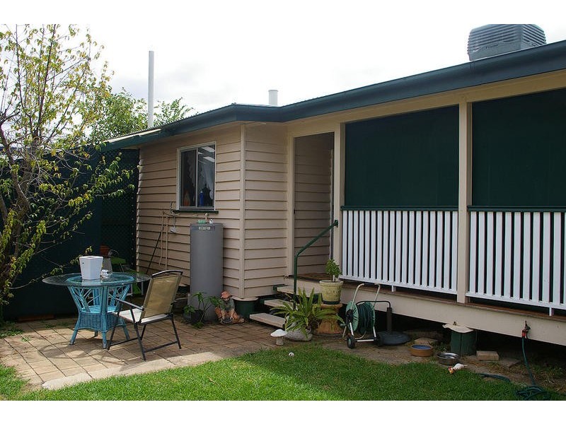 8 Thorley Street, Dalby QLD 4405