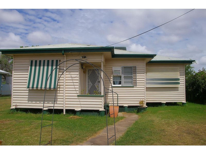 8 Thorley Street, Dalby QLD 4405