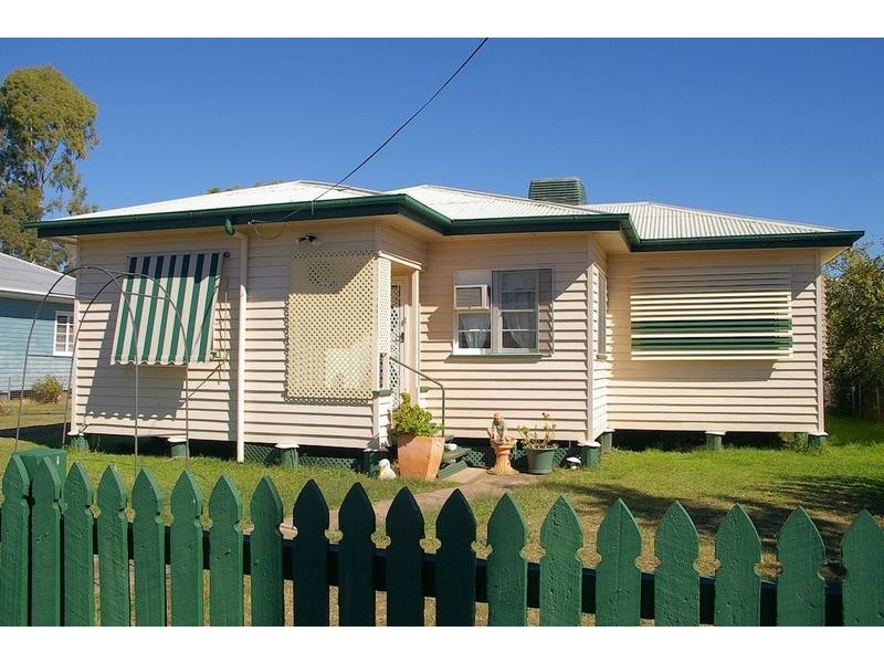 8 Thorley Street, Dalby QLD 4405