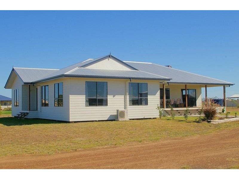 37 Diamond Drive, Dalby QLD 4405