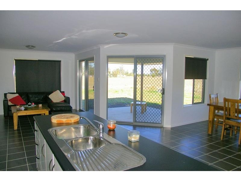 33 James Cook Drive, Dalby QLD 4405