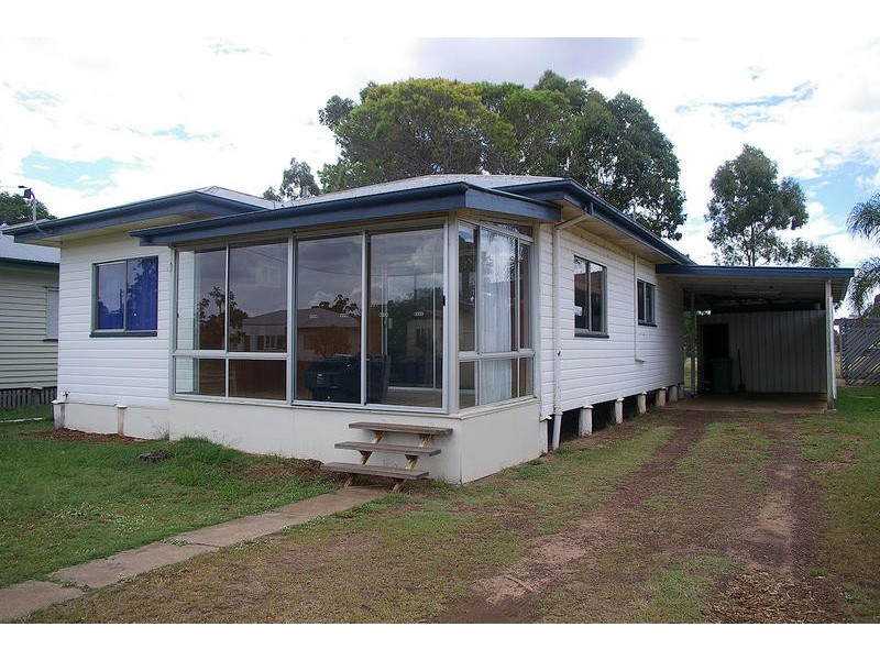 3b Besley Street, Dalby QLD 4405