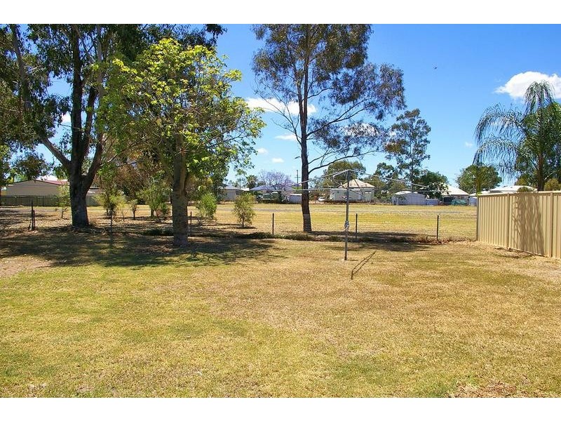 3b Besley Street, Dalby QLD 4405