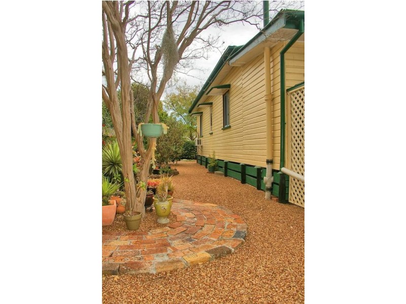 5 Wooburn Street, Dalby QLD 4405