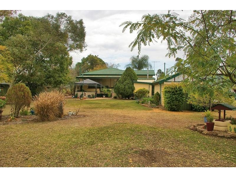 5 Wooburn Street, Dalby QLD 4405
