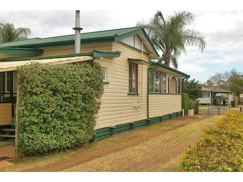 5 Wooburn Street, Dalby QLD 4405