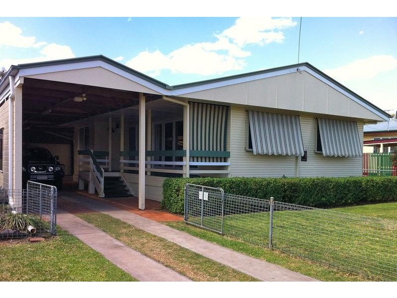 137 Bunya Street, Dalby QLD 4405