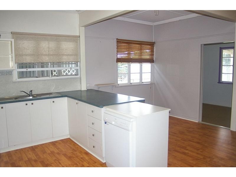 9 Lindsay Street, Dalby QLD 4405