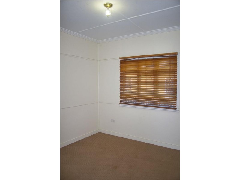 9 Lindsay Street, Dalby QLD 4405