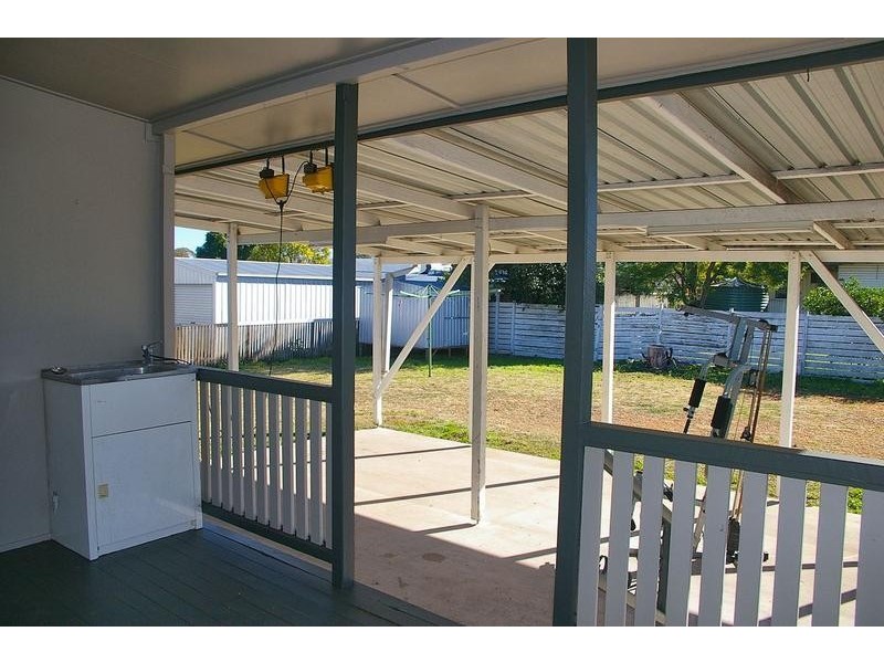 9 Lindsay Street, Dalby QLD 4405