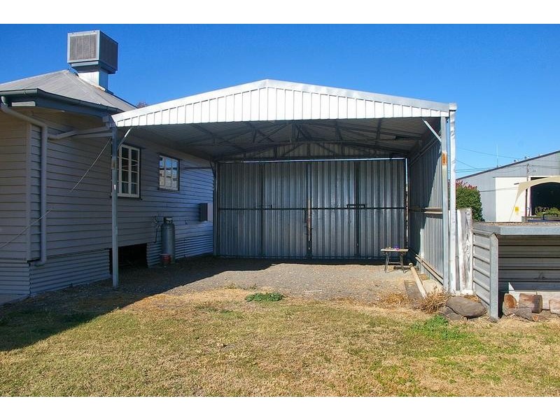 9 Lindsay Street, Dalby QLD 4405