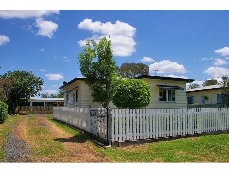 12 Geisel St, Dalby QLD 4405