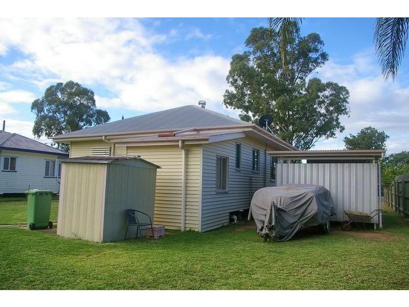 16 Palmer Street, Dalby QLD 4405