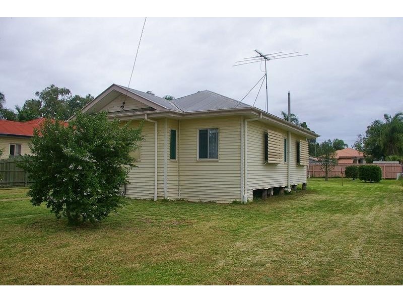 16 Palmer Street, Dalby QLD 4405