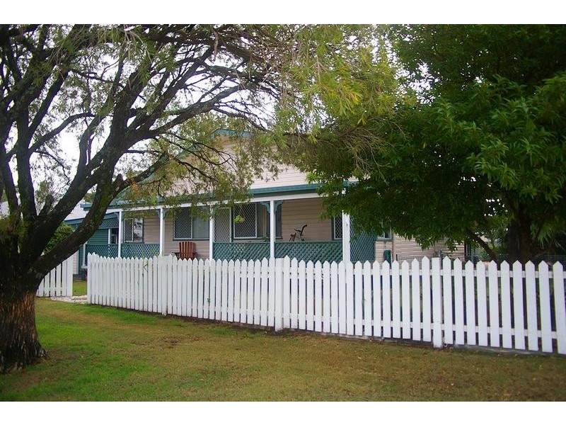 26 Pratten Street, Dalby QLD 4405