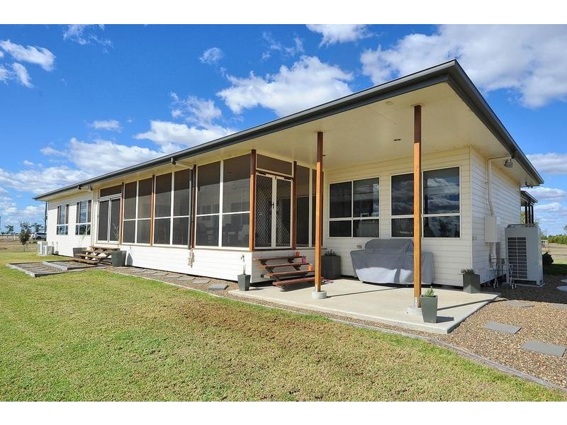 84 Southern Cross Drive, Dalby QLD 4405