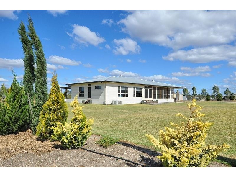 84 Southern Cross Drive, Dalby QLD 4405