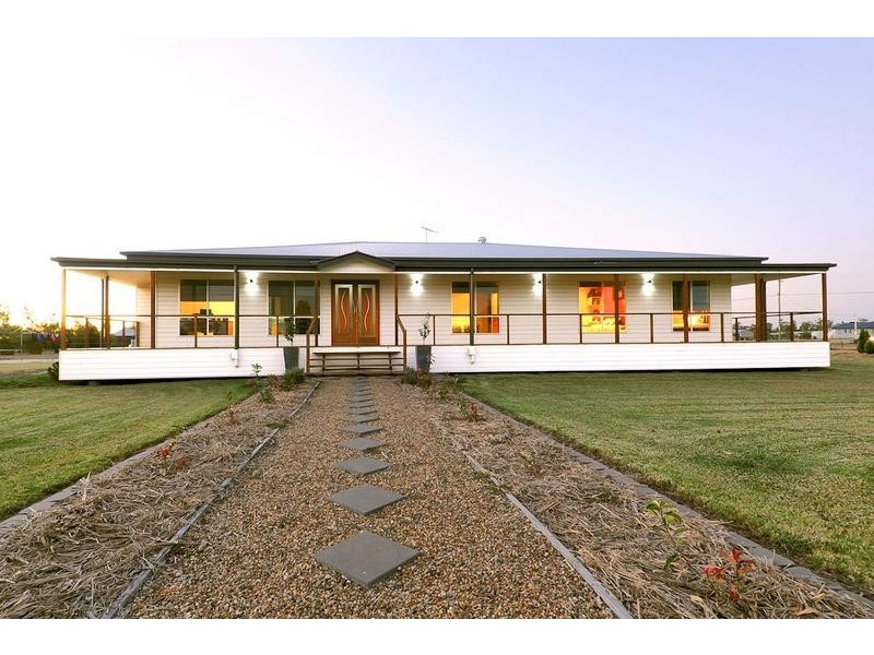 84 Southern Cross Drive, Dalby QLD 4405