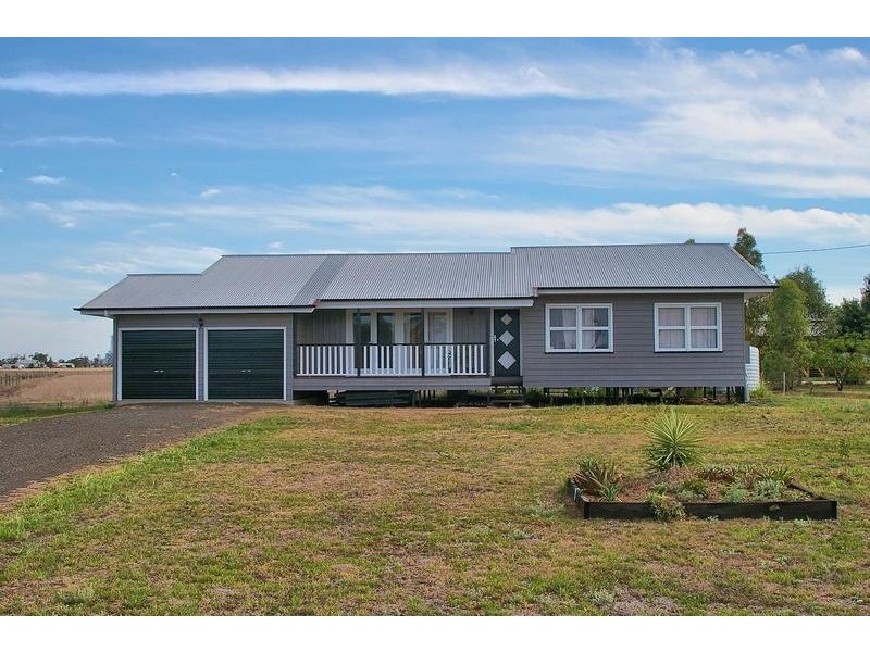 98 Hedge Road, Dalby QLD 4405