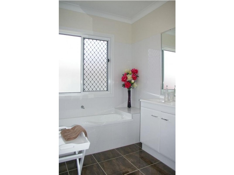 34 Hustons Place, Dalby QLD 4405
