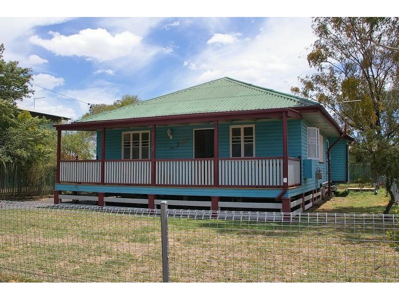 90 Orpen Street, Dalby QLD 4405