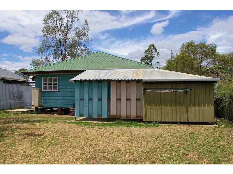 90 Orpen Street, Dalby QLD 4405
