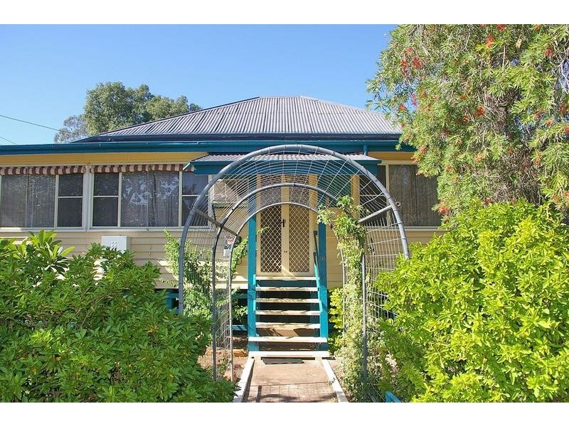 16 Annie Street, Dalby QLD 4405