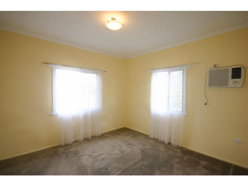 4 Pratten Street, Dalby QLD 4405